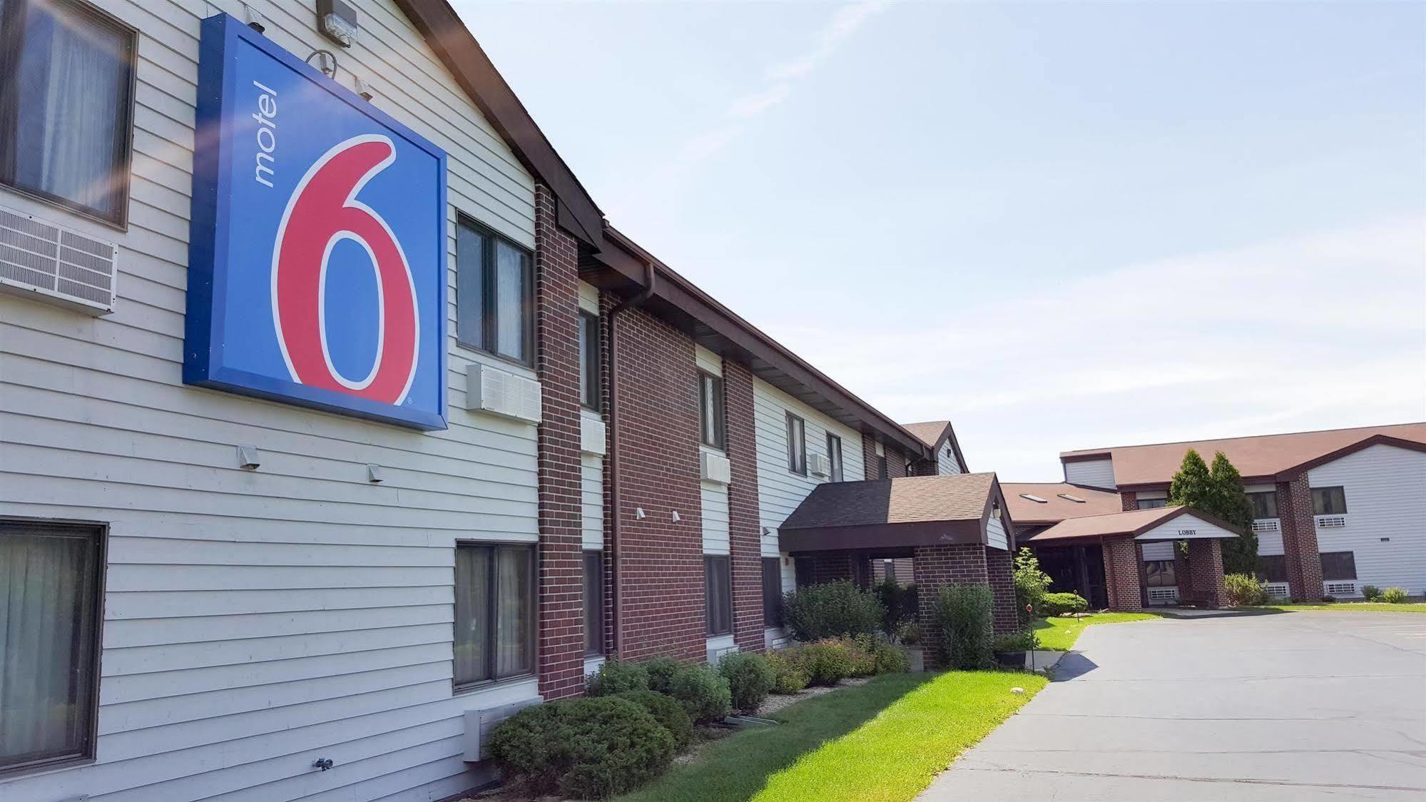 Motel 6-Saukville, Wi Buitenkant foto
