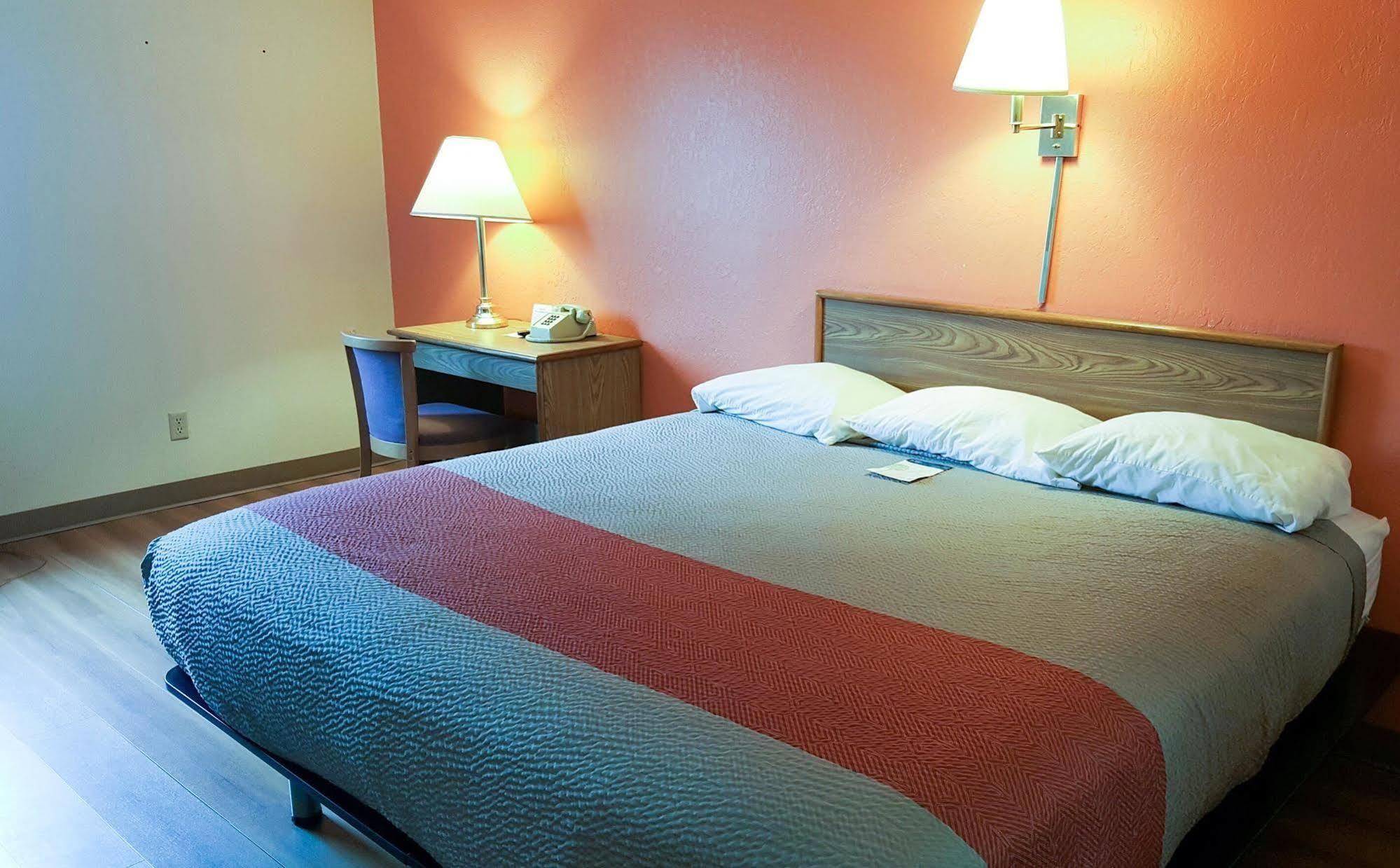 Motel 6-Saukville, Wi Buitenkant foto