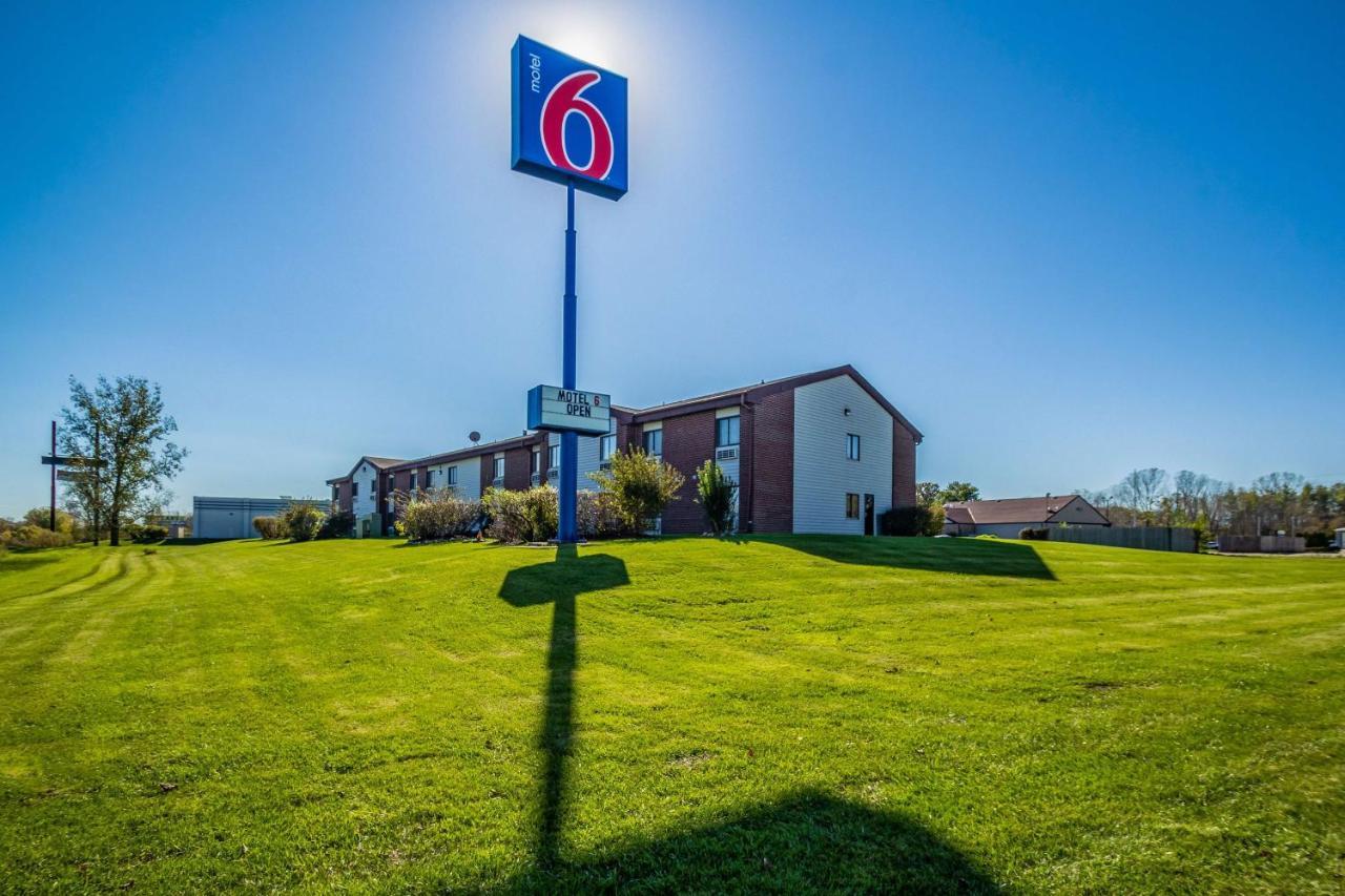 Motel 6-Saukville, Wi Buitenkant foto