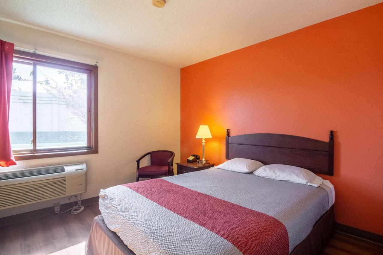 Motel 6-Saukville, Wi Buitenkant foto